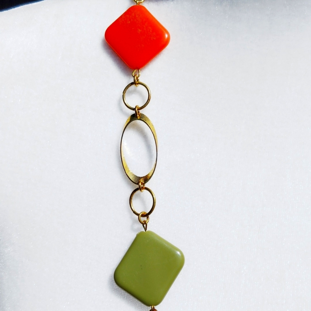1970's inspired acrylic earth tone popover necklace - Picture 2 of 4